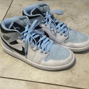 Used Air Jordan 1 Mid SE